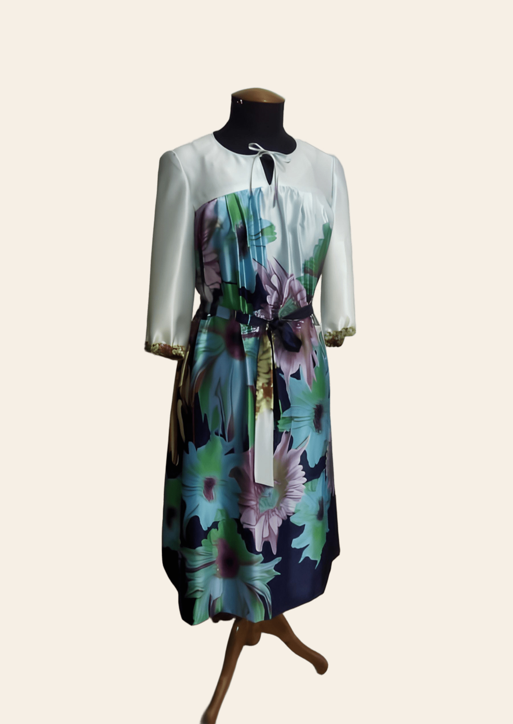 Платье с рукавами 3/4