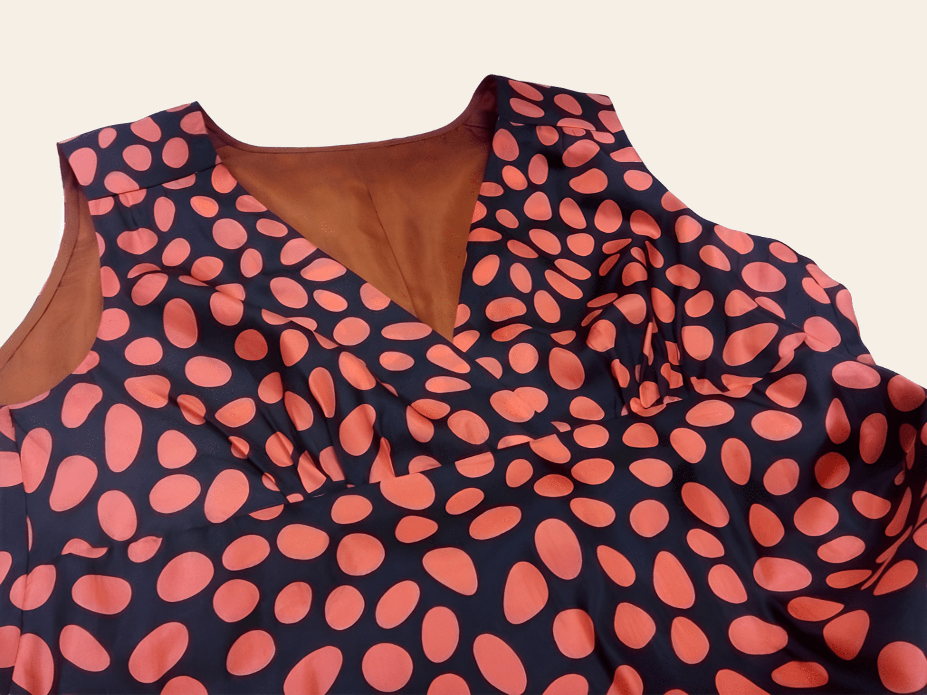 Платье без рукавов в горох - изображение 4